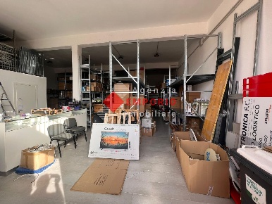 Foto Magazzino a Vicopisano Centro di 160 m² con 2 locali in vendita