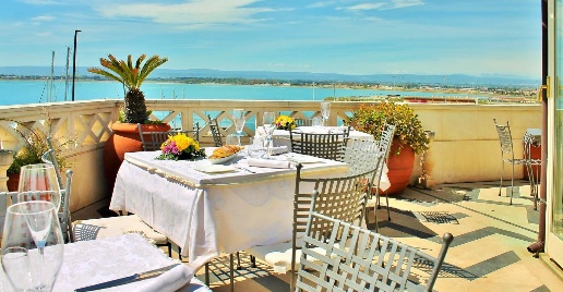 Foto Ristorante a Pietrasanta di 600 m² con 4 locali in vendita