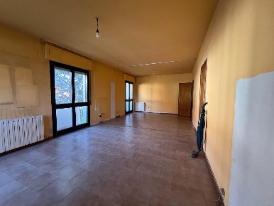 Foto Ufficio a Lucca Arancio di 240 m² con 5 locali in vendita