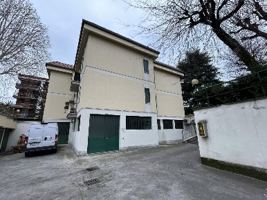 Foto Laboratorio a Brugherio Centro di 235 m² con 1 locali in vendita