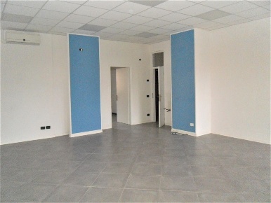 Foto Locale commerciale a Capannori Lammari - Lunata di 70 m² con 2 locali