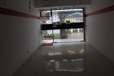 Foto Locale commerciale a Massa Centro di 90 m² con 3 locali in vendita
