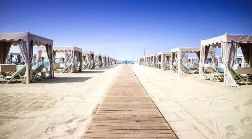 Foto Attività commerciale a Pietrasanta di 1000 m² con 4 locali in vendita