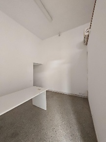 Foto Locale commerciale a Carrara Avenza di 32 m² con 2 locali in affitto