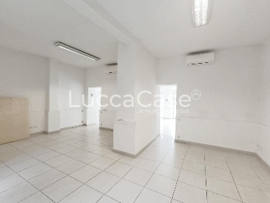 Foto Ufficio a Porcari Centro di 70 m² con 2 locali in affitto