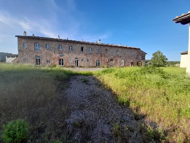 Foto Agriturismo a Pontedera Centro di 1600 m² con 40 locali in vendita