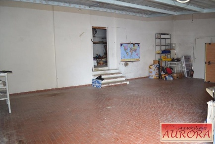 Foto Magazzino a Poggibonsi Centro di 83 m² con 2 locali in vendita