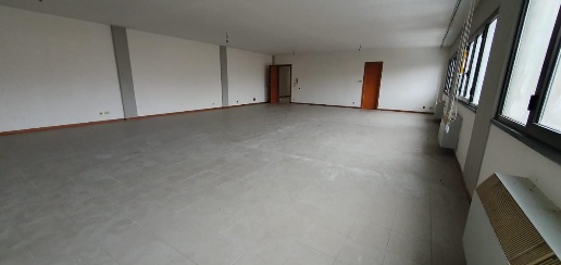 Foto Ufficio a Capannori Centro di 107 m² con 1 locali in affitto