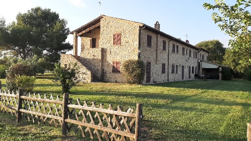 Foto Agriturismo a Volterra Centro di 700 m² con 24 locali in vendita