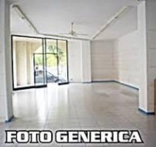 Foto Locale commerciale a Pisa Santa Maria di 110 m² con 3 locali