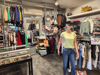 Foto Negozio a Santa Maria a Monte Centro di 140 m² con 2 locali in vendita