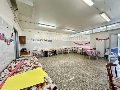 Foto Locale commerciale a Lucca San Donato di 90 m² con 3 locali in affitto