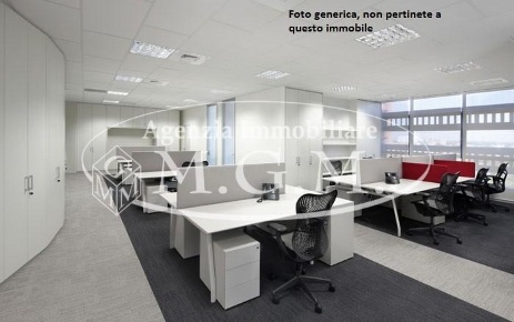 Foto Ufficio a Calcinaia Centro di 200 m² con 5 locali in affitto