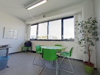 Foto Ufficio a Lucca San Concordio di 103 m² con 5 locali in vendita