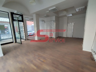Foto Locale commerciale a Montecatini-Terme di 90 m² con 1 locali