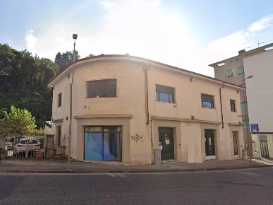 Foto Ufficio a Carrara Centro di 144 m² con 6 locali in vendita