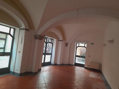 Foto Locale commerciale a Castelfranco di Sotto Centro di 200 m² in vendita