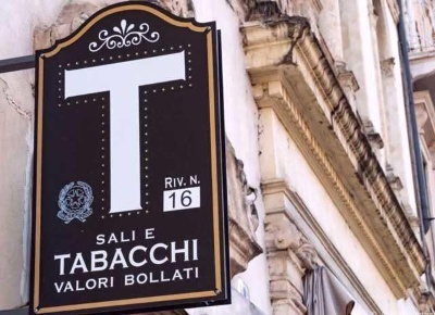 Foto Attività commerciale a Pietrasanta di 130 m² con 3 locali in vendita