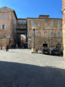 Foto Negozio a Siena Porta Romana di 35 m² con 3 locali in vendita