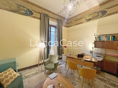 Foto Ufficio a Lucca Piazza Anfiteatro - Torre Guinigi di 950 m² in vendita