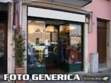 Foto Locale commerciale a Calci Centro di 50 m² con 2 locali in vendita