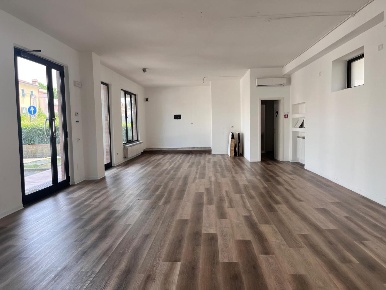 Foto Negozio a Agliana Centro di 90 m² con 3 locali in affitto
