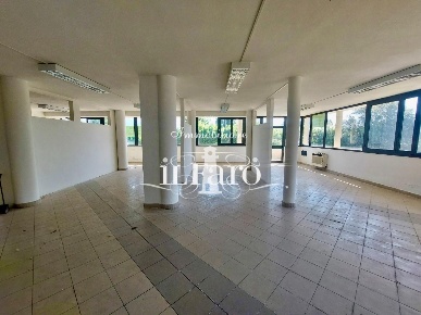Foto Ufficio a Viareggio Terminetto - Migliarina di 170 m² con 3 locali