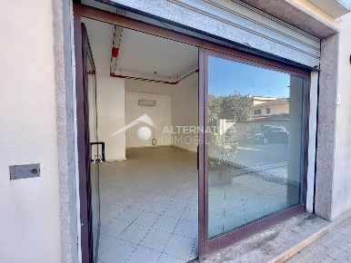 Foto Locale commerciale a San Giuliano Terme Colignola, Campo di 33 m²