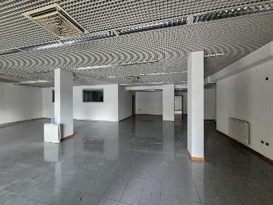Foto Locale commerciale a Santa Croce sull'Arno Centro di 400 m² in vendita