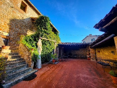 Foto Hotel a Monteriggioni di 700 m² con 22 locali in vendita