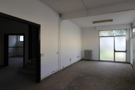 Foto Locale commerciale a Pontedera Villaggi, Bellaria di 131 m² in affitto