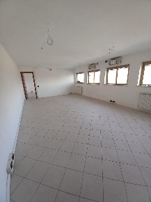 Foto Ufficio a Capannori Verciano - Guamo di 135 m² con 4 locali in vendita