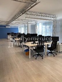 Foto Ufficio a Cascina Semicentro di 300 m² con 3 locali in affitto