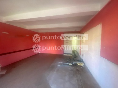 Foto Negozio a Capannori Marlia di 105 m² con 4 locali in vendita