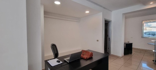 Foto Negozio a Camaiore Lido di Camaiore di 83 m² con 1 locali in vendita