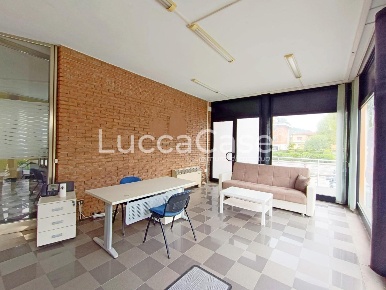 Foto Ufficio a Porcari Centro di 123 m² con 2 locali in affitto