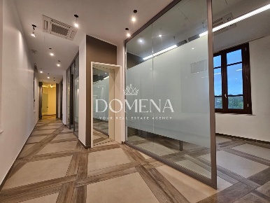 Foto Ufficio a Siena San Domenico - Fontebranda di 270 m² con 8 locali
