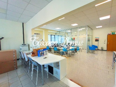 Foto Ufficio a Siena Ruffolo - Taverne d'Arbia di 120 m² con 4 locali