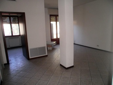 Foto Ufficio a Carrara Stadio, Sant'Antonio, Marasio di 192 m² con 9 locali