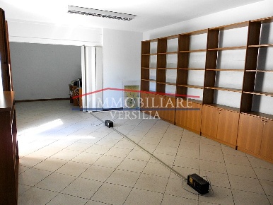 Foto Ufficio a Montignoso Capanne, Prato di 56 m² con 2 locali in vendita