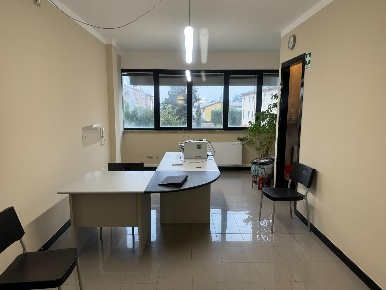Foto Ufficio a Lucca Arancio di 100 m² con 4 locali in affitto