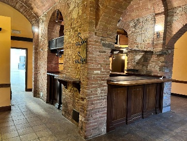 Foto Negozio a Siena Ovile - San Francesco di 120 m² con 10 locali