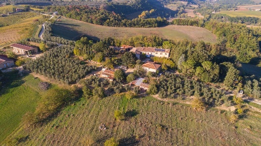 Foto Cessione attività a Poggibonsi Centro di 2000 m² con 20 locali