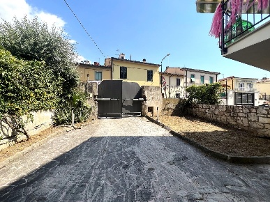 Foto Villa bifamiliare a Pisa Landi di 175 m² con 7 locali in affitto
