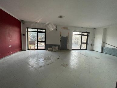 Foto Locale commerciale a Capannori Marlia di 70 m² con 3 locali in vendita
