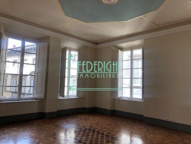 Foto Ufficio a Lucca Piazza Napoleone - San Michele di 350 m² con 10 locali
