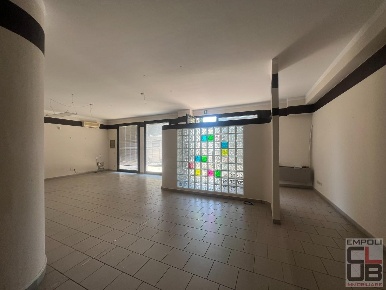 Foto Negozio a Empoli San Rocco - Lungarno di 150 m² con 2 locali