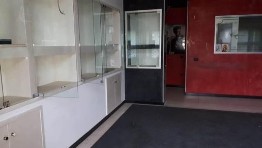 Foto Locale commerciale a Calcinaia Fornacette di 62 m² con 3 locali