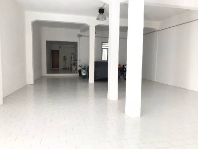 Foto Locale commerciale a Certaldo Centro di 130 m² con 1 locali in vendita