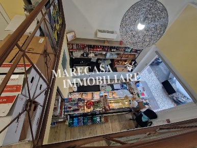 Foto Alimentari a Carrara Marina di Carrara di 130 m² con 3 locali